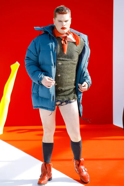 Look 32